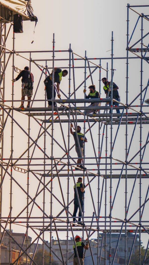 Scaffolding Safety 2024 HSE STUDY GUIDE   Pexels Photo 19710730 600x1067 