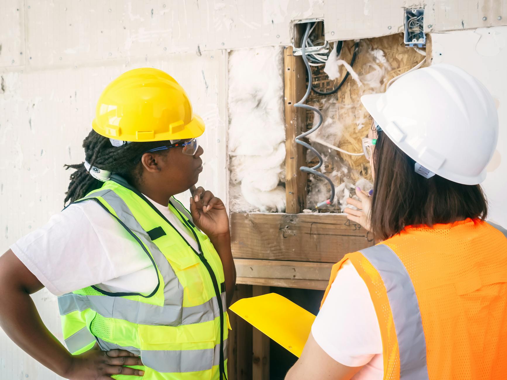 Safety Inspector: What is the qualification required to become a Safety Inspector?