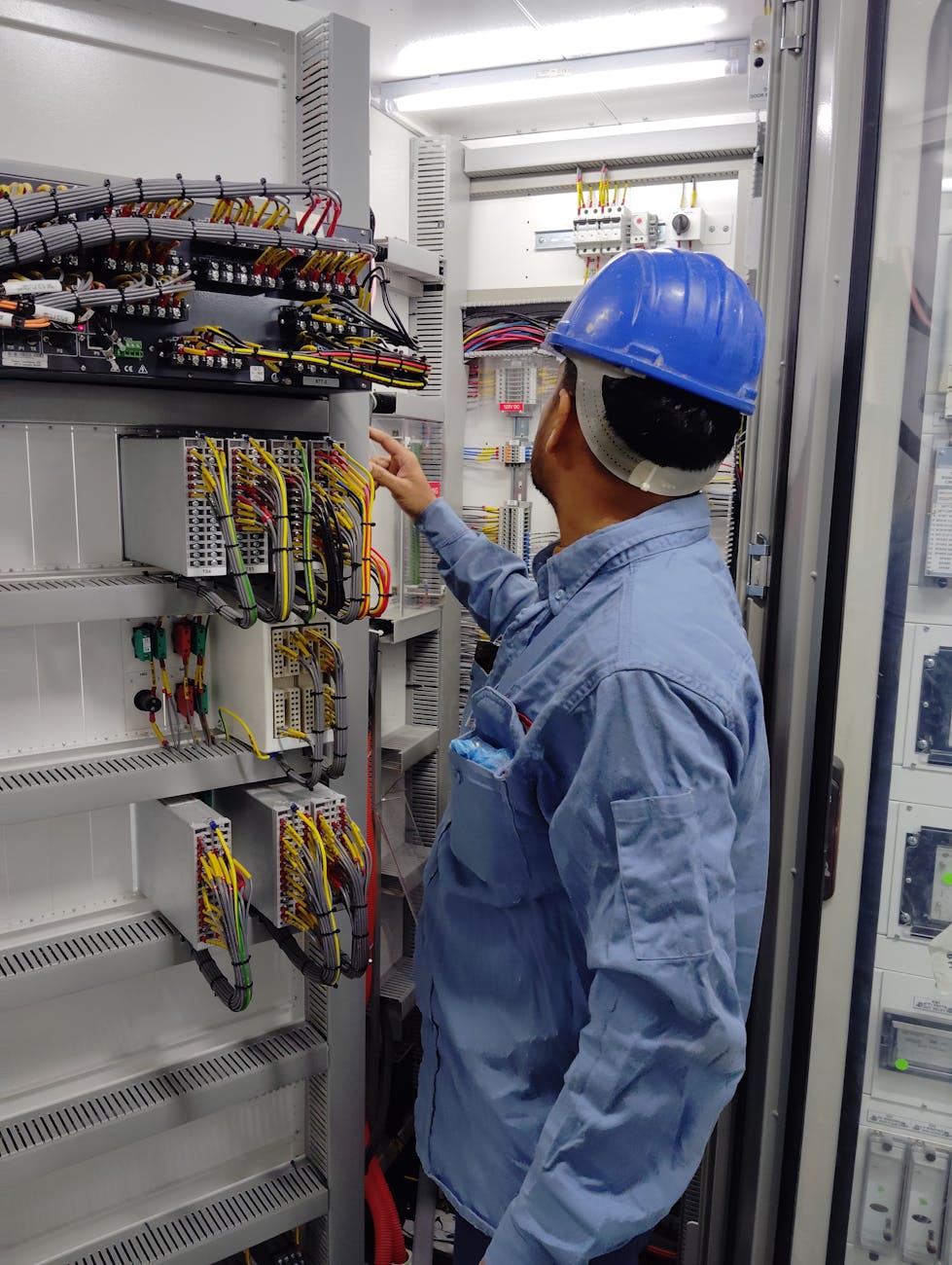 10 Electrical Safety Rules Every Worker Must Know